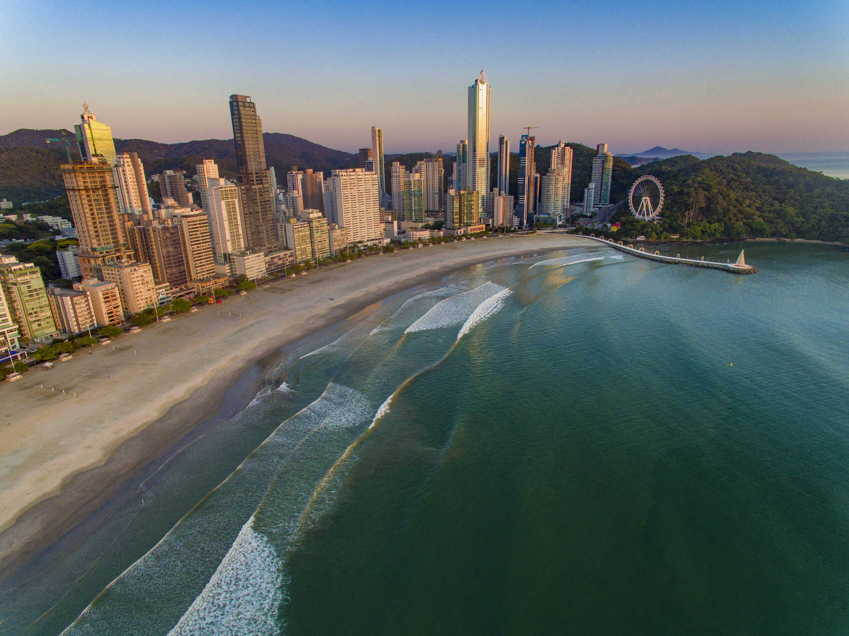 Barra Norte, Balneário Camboriú, ao amanhecer